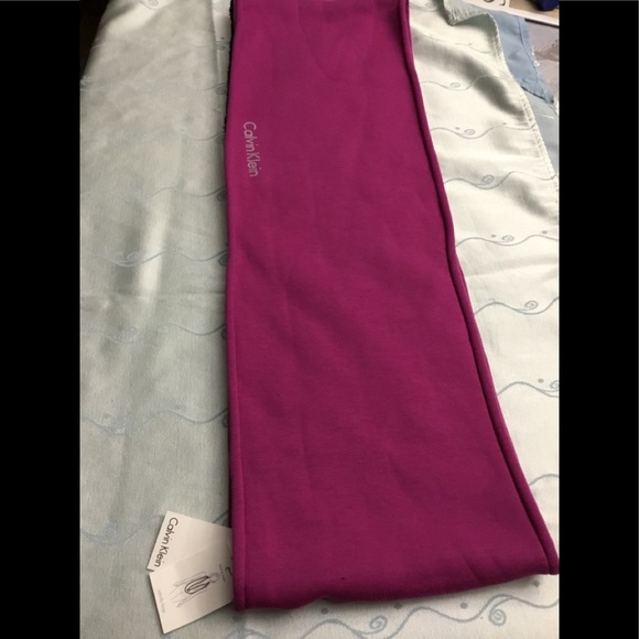 Calvin Klein Infinity loop scarf - Picture 2 of 6